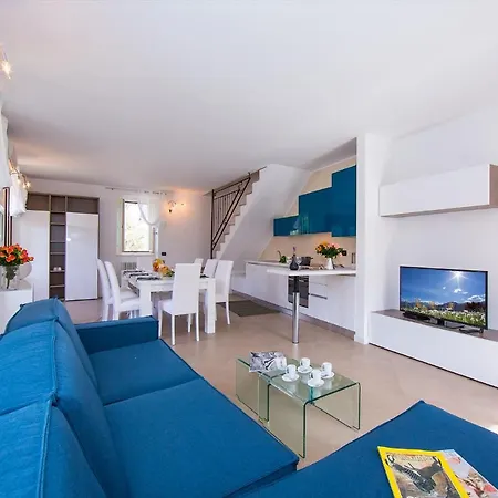 Sleeps 6 Pool Air Con *