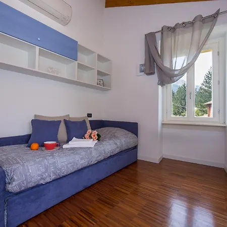 Sleeps 6 Pool Air Con Casa vacanze *